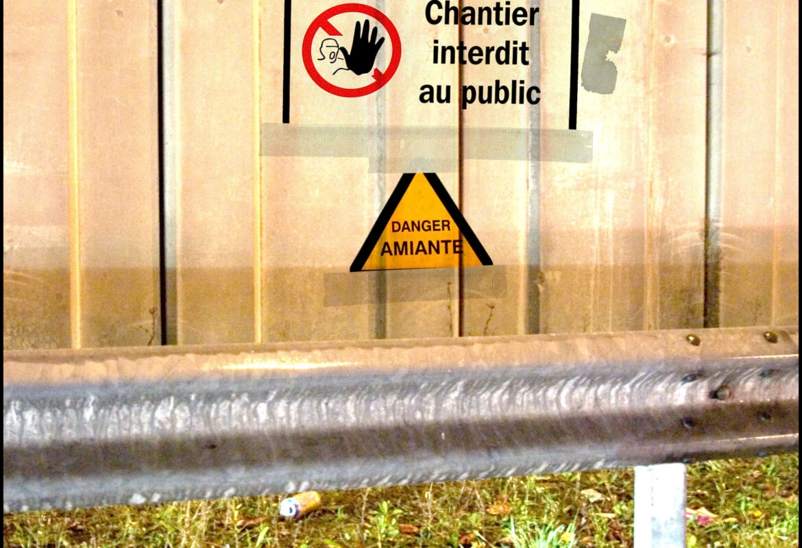 Chantier interdit au public, danger d'amiante